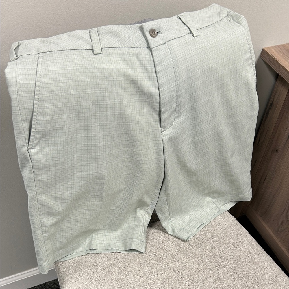 Walter Hagan Men's Light Gray Shorts